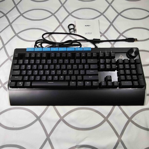 AUKEY KMG17 Mechanical Keyboard, Blue Switches 104key with Volume Control Button - Picture 1 of 6